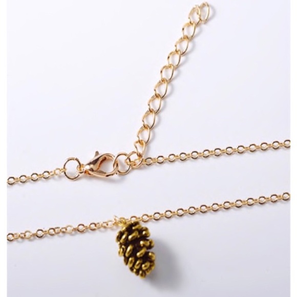 Gold pine cone necklace - Picture 2 of 3